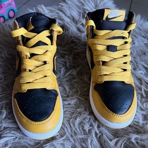 Jordan 1 retro high og pollen. Size 1y.